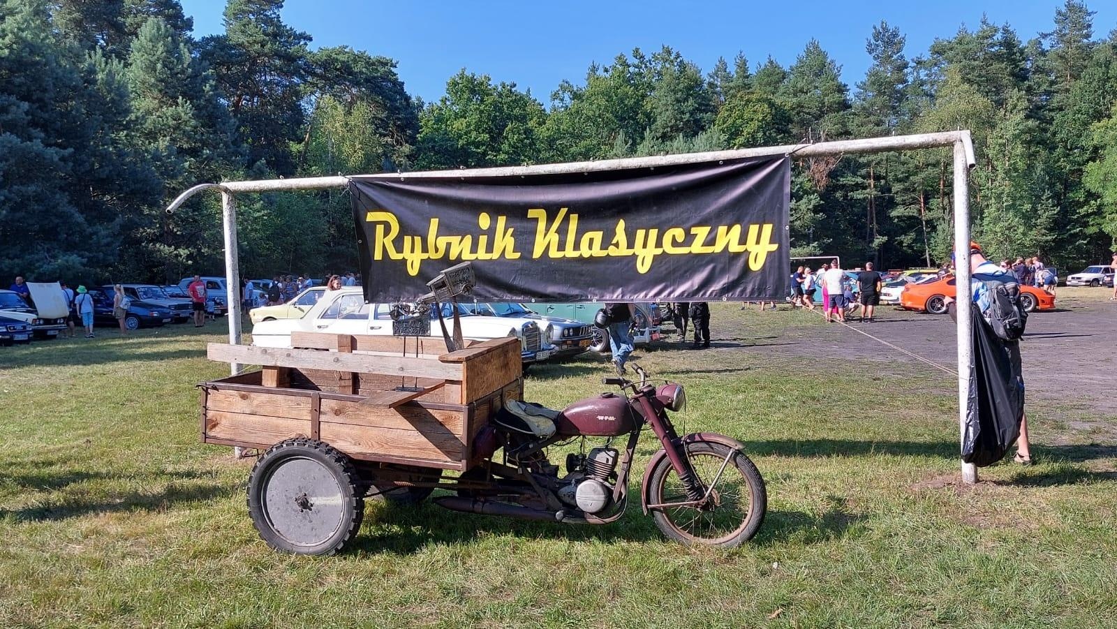 Zdjęcie w galerii na portalu naszraciborz.pl: Rybnik Klasyczny. Zlot miłośników i właścicieli zabytkowych pojazdów w Rudach [FOTO] wiadomości z regionu