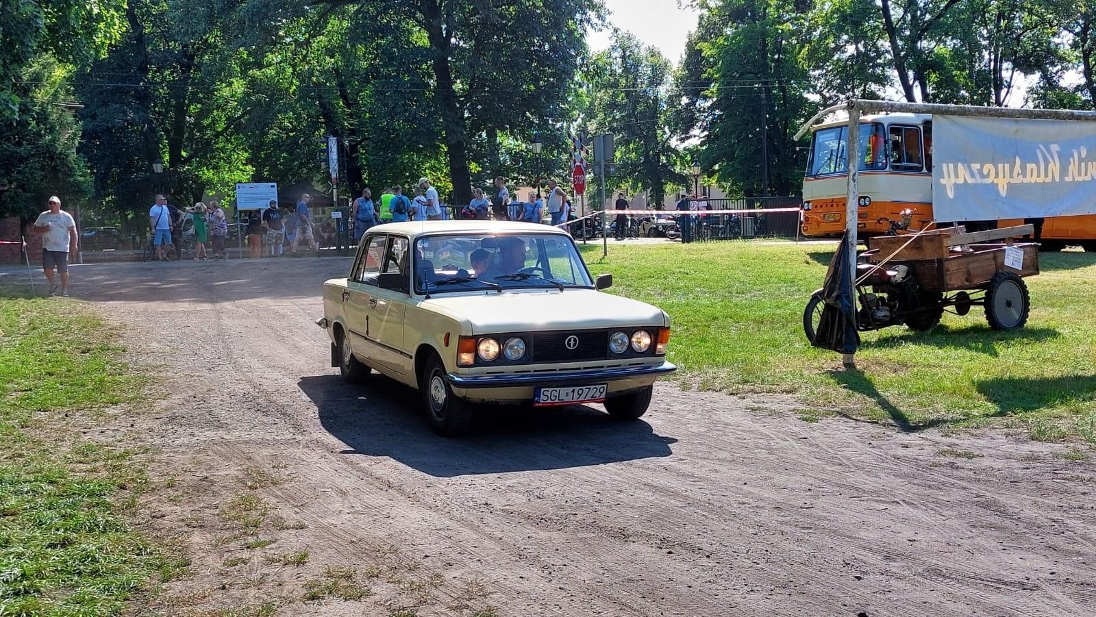 Zdjęcie w galerii na portalu naszraciborz.pl: Rybnik Klasyczny. Zlot miłośników i właścicieli zabytkowych pojazdów w Rudach [FOTO] wiadomości z regionu