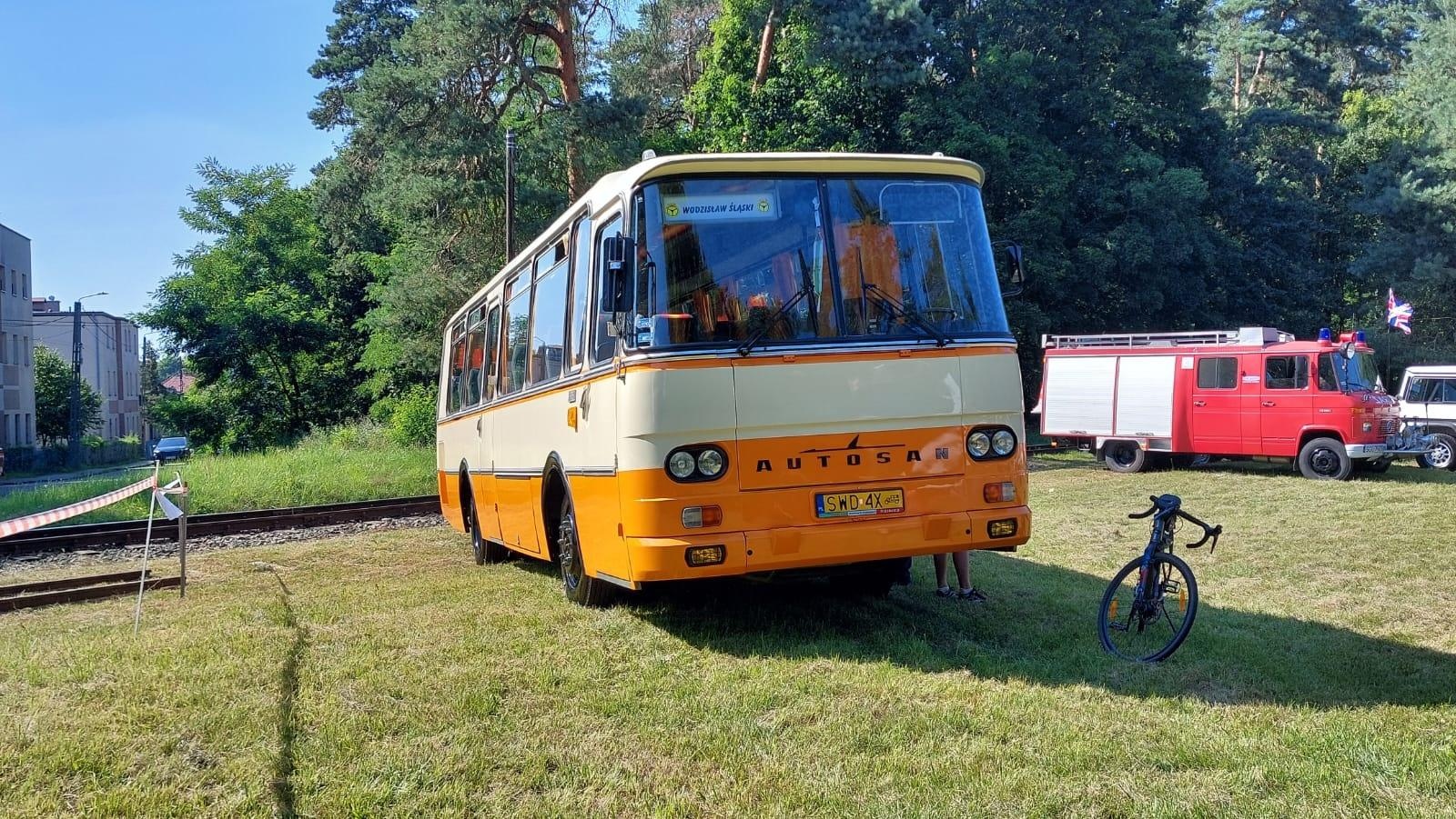 Zdjęcie w galerii na portalu naszraciborz.pl: Rybnik Klasyczny. Zlot miłośników i właścicieli zabytkowych pojazdów w Rudach [FOTO] wiadomości z regionu