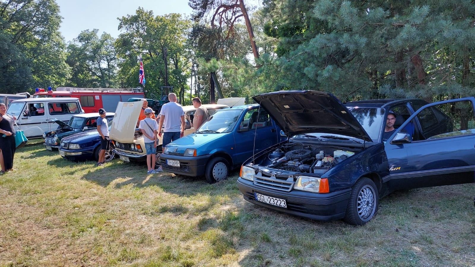 Zdjęcie w galerii na portalu naszraciborz.pl: Rybnik Klasyczny. Zlot miłośników i właścicieli zabytkowych pojazdów w Rudach [FOTO] wiadomości z regionu
