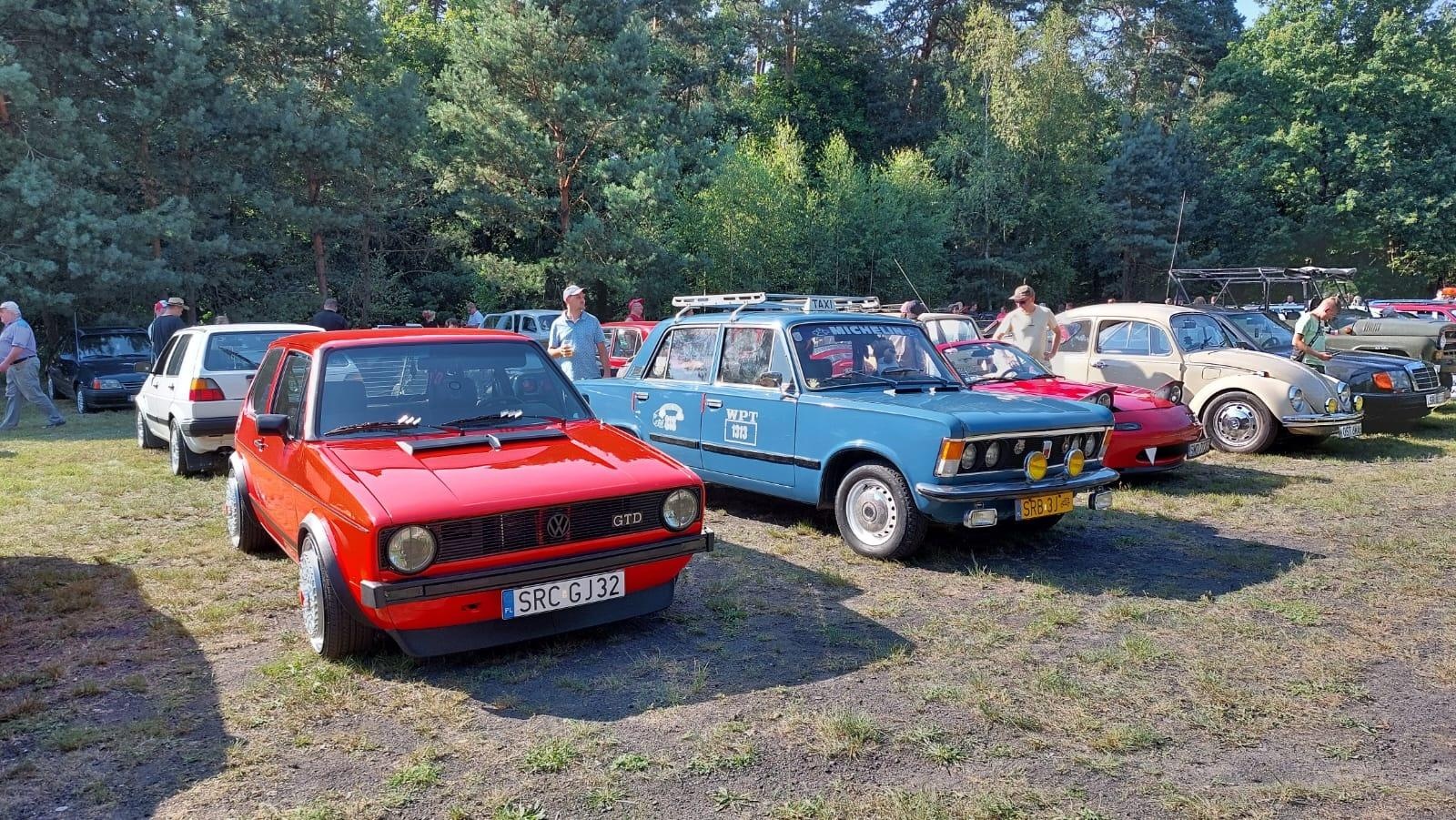 Zdjęcie w galerii na portalu naszraciborz.pl: Rybnik Klasyczny. Zlot miłośników i właścicieli zabytkowych pojazdów w Rudach [FOTO] wiadomości z regionu