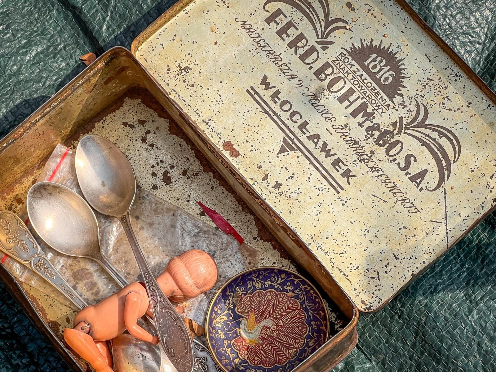 Zdjęcie w galerii na portalu naszraciborz.pl: Raciborski targ staroci przyciąga miłośników antyków i kolekcjonerów wiadomości z regionu