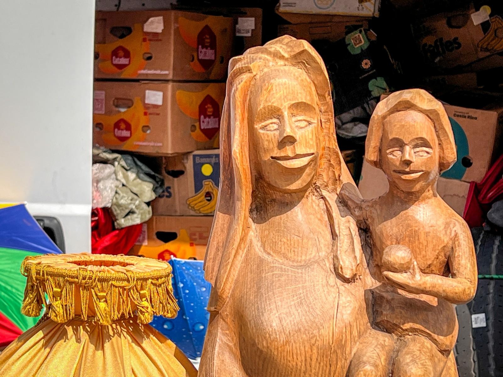 Zdjęcie w galerii na portalu naszraciborz.pl: Raciborski targ staroci przyciąga miłośników antyków i kolekcjonerów wiadomości z regionu