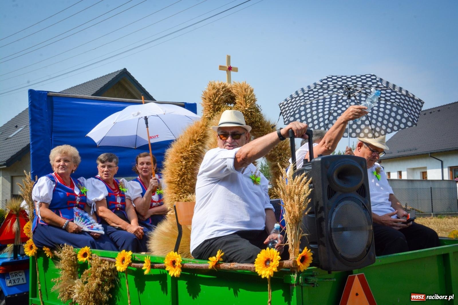 Zdjęcie w galerii na portalu naszraciborz.pl: Łańce rozpoczęły sezon dożynek w powiecie raciborskim [FOTO i WIDEO] wiadomości z regionu