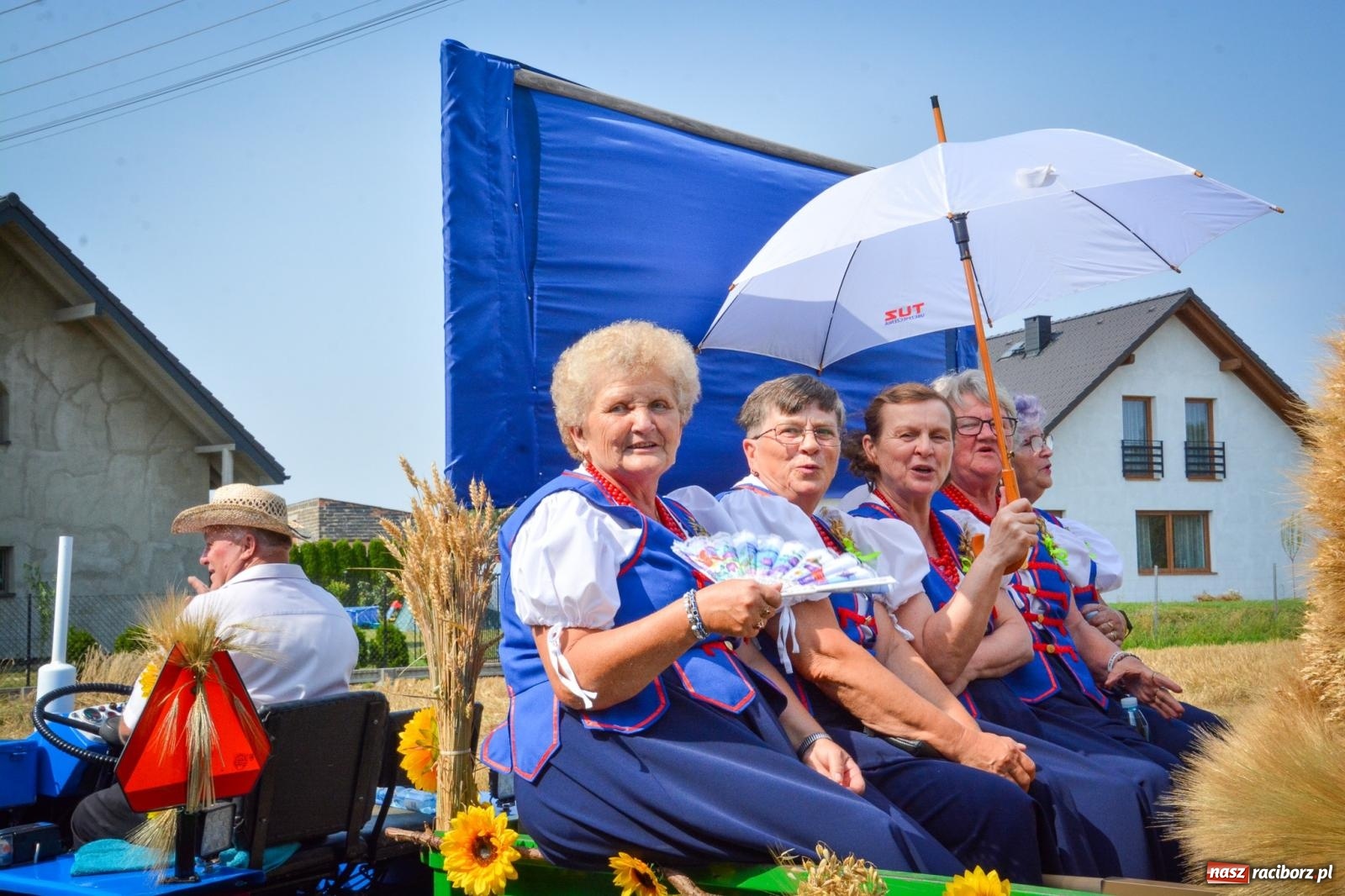 Zdjęcie w galerii na portalu naszraciborz.pl: Łańce rozpoczęły sezon dożynek w powiecie raciborskim [FOTO i WIDEO] wiadomości z regionu