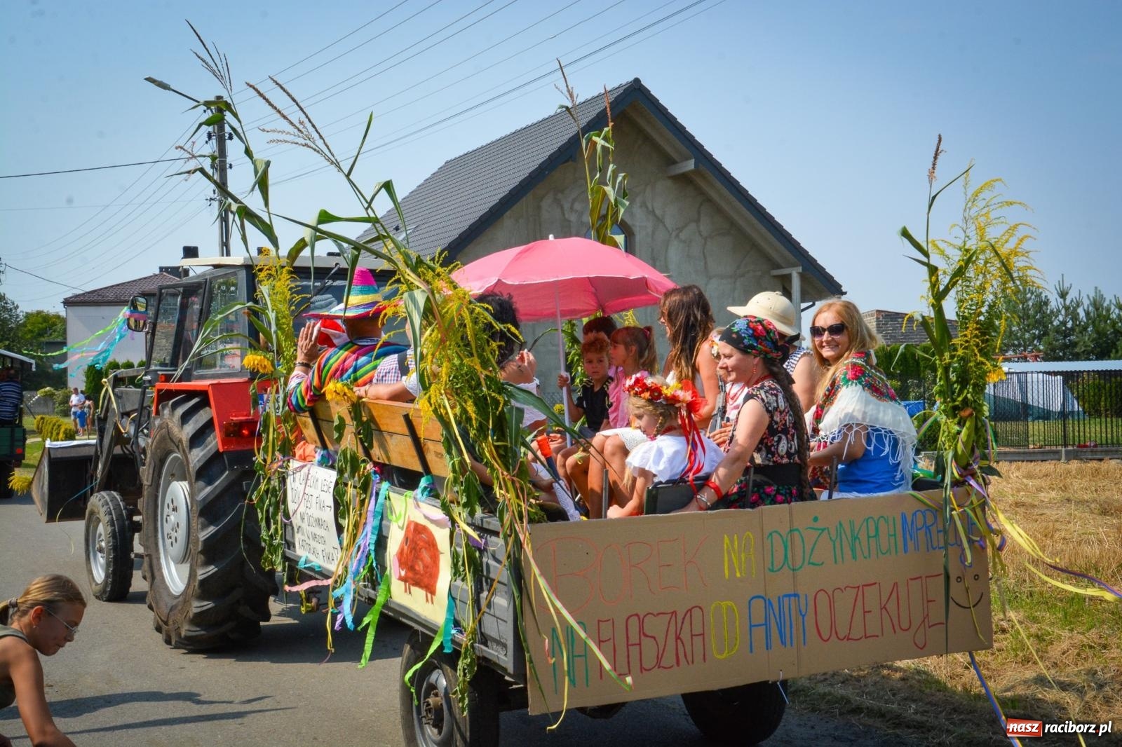 Zdjęcie w galerii na portalu naszraciborz.pl: Łańce rozpoczęły sezon dożynek w powiecie raciborskim [FOTO i WIDEO] wiadomości z regionu