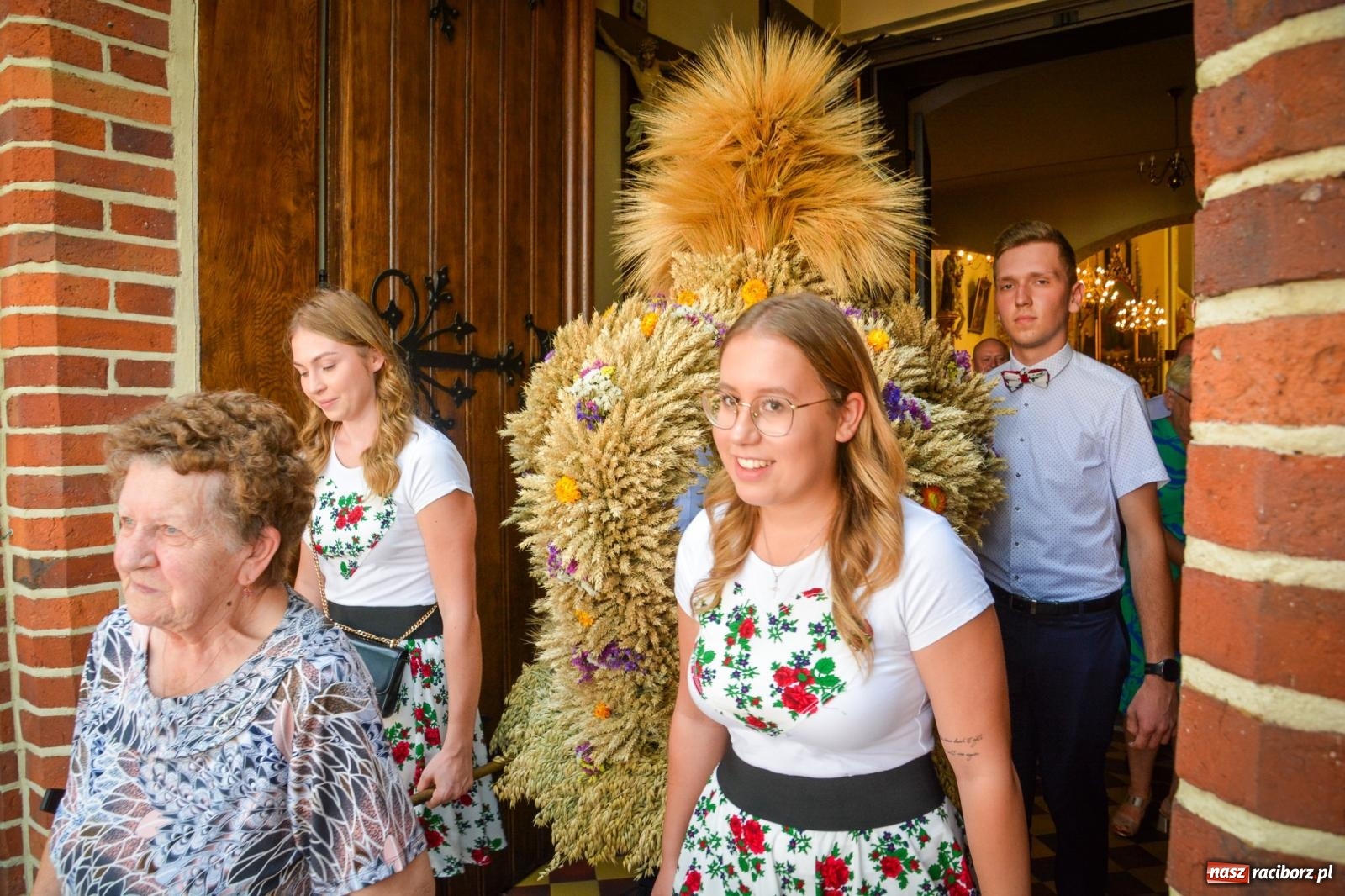 Zdjęcie w galerii na portalu naszraciborz.pl: Dożynki w Cyprzanowie rozpoczęły sezon świętowania plonów w gminie Pietrowice Wielkie wiadomości z regionu