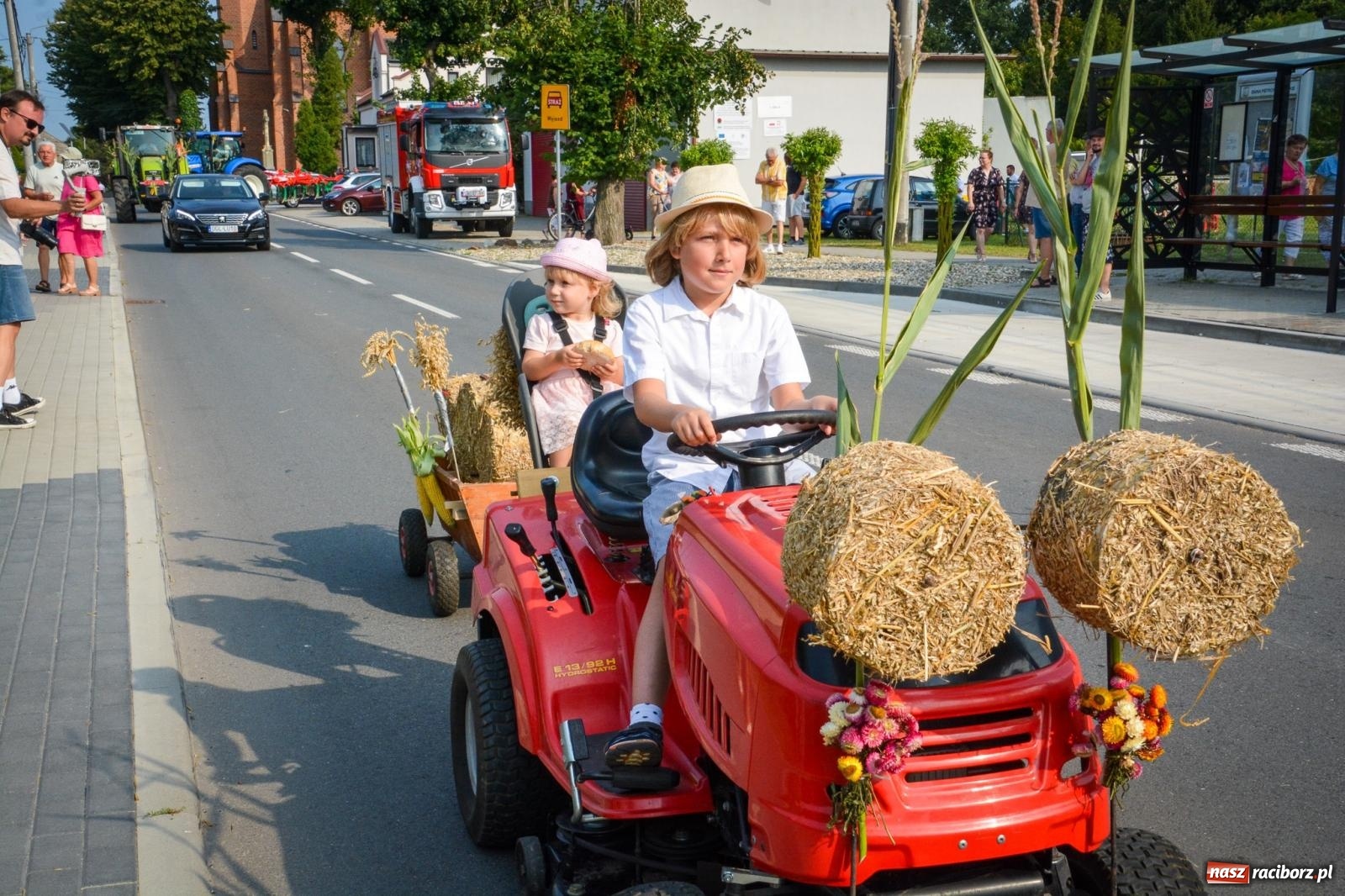 Zdjęcie w galerii na portalu naszraciborz.pl: Dożynki w Cyprzanowie rozpoczęły sezon świętowania plonów w gminie Pietrowice Wielkie wiadomości z regionu