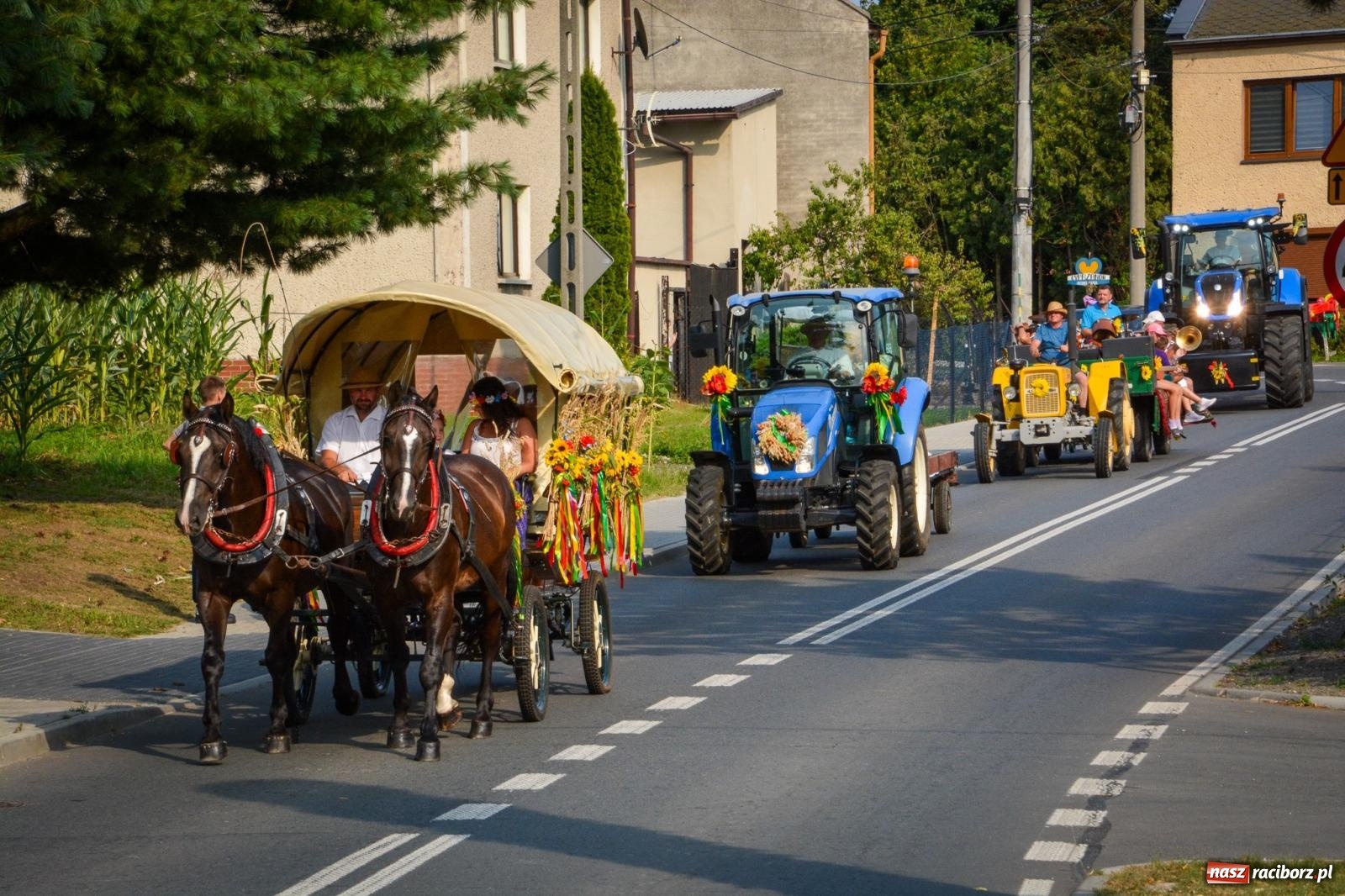 Zdjęcie w galerii na portalu naszraciborz.pl: Dożynki w Cyprzanowie rozpoczęły sezon świętowania plonów w gminie Pietrowice Wielkie wiadomości z regionu