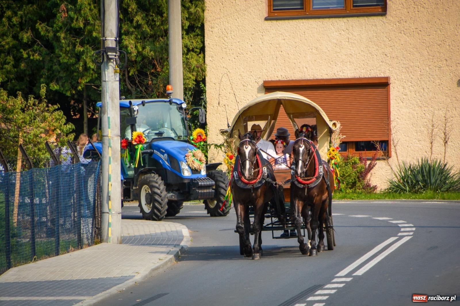 Zdjęcie w galerii na portalu naszraciborz.pl: Dożynki w Cyprzanowie rozpoczęły sezon świętowania plonów w gminie Pietrowice Wielkie wiadomości z regionu