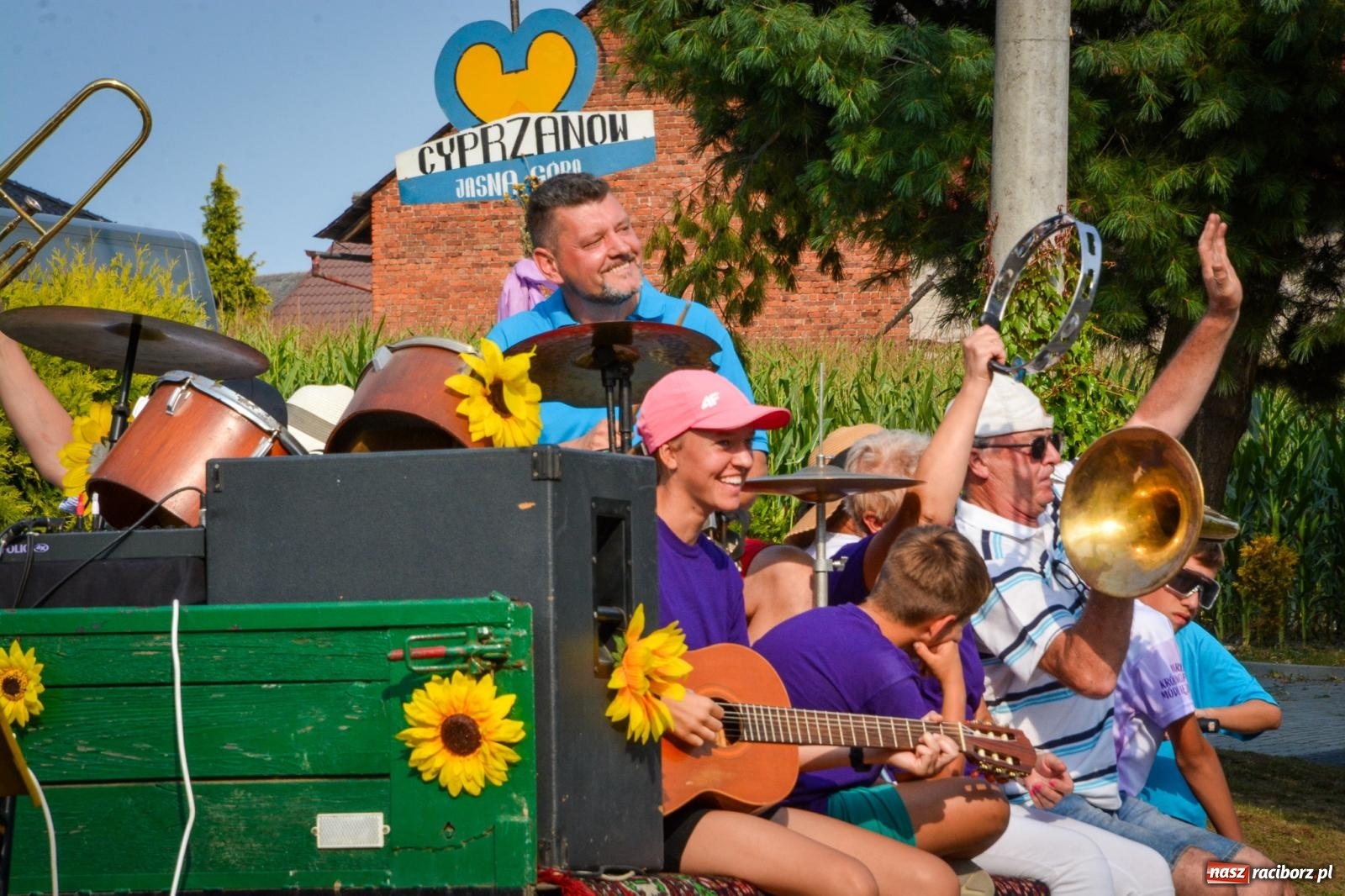 Zdjęcie w galerii na portalu naszraciborz.pl: Dożynki w Cyprzanowie rozpoczęły sezon świętowania plonów w gminie Pietrowice Wielkie wiadomości z regionu
