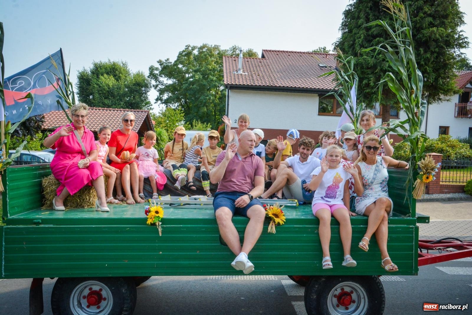 Zdjęcie w galerii na portalu naszraciborz.pl: Dożynki w Cyprzanowie rozpoczęły sezon świętowania plonów w gminie Pietrowice Wielkie wiadomości z regionu