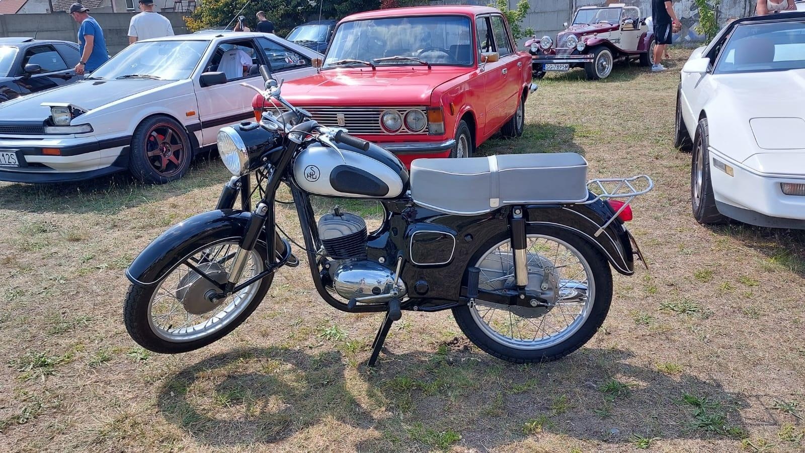 Zdjęcie w galerii na portalu naszraciborz.pl: MRfest 2025 rozgrzał Kuźnię Raciborską. Święto klasyki, tuningu i mocy [FOTO] wiadomości z regionu