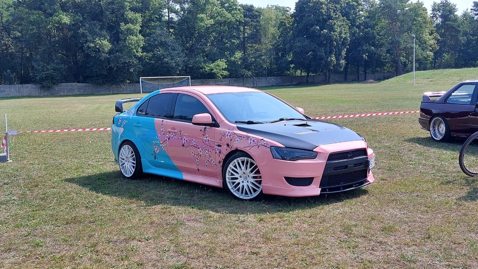 Zdjęcie w galerii na portalu naszraciborz.pl: MRfest 2025 rozgrzał Kuźnię Raciborską. Święto klasyki, tuningu i mocy [FOTO] wiadomości z regionu