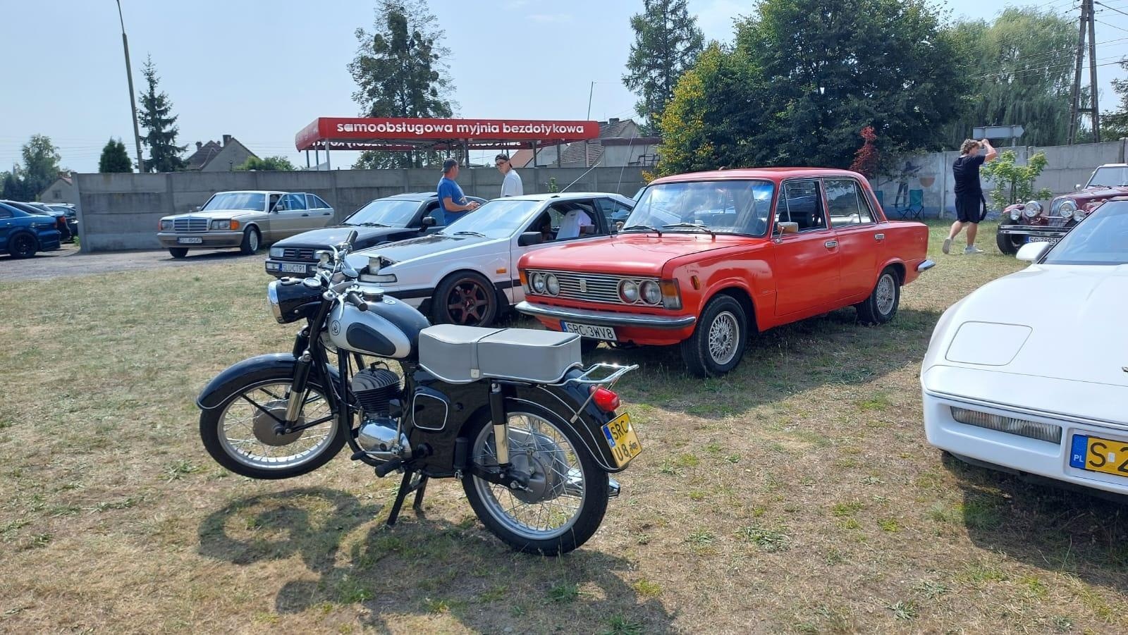 Zdjęcie w galerii na portalu naszraciborz.pl: MRfest 2025 rozgrzał Kuźnię Raciborską. Święto klasyki, tuningu i mocy [FOTO] wiadomości z regionu