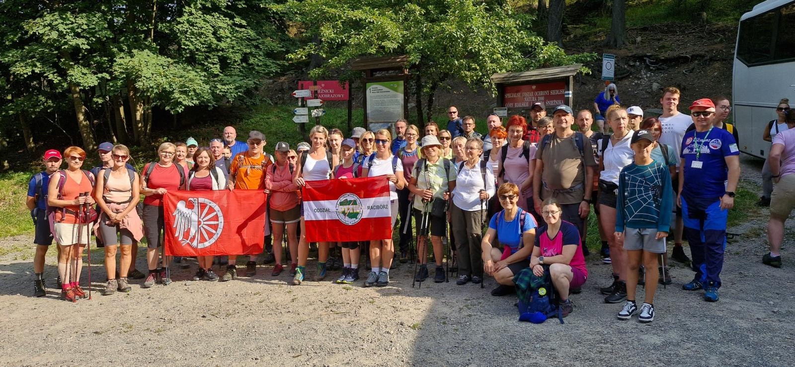 Zdjęcie w galerii na portalu naszraciborz.pl: Raciborzanie zdobyli Śnieżnik w ramach górskiej wyprawy PTTK wiadomości z regionu