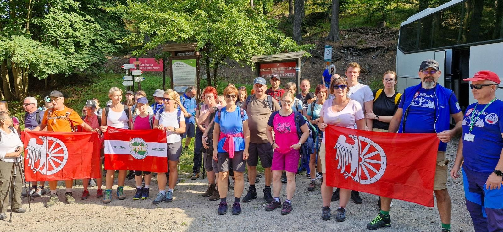 Zdjęcie w galerii na portalu naszraciborz.pl: Raciborzanie zdobyli Śnieżnik w ramach górskiej wyprawy PTTK wiadomości z regionu