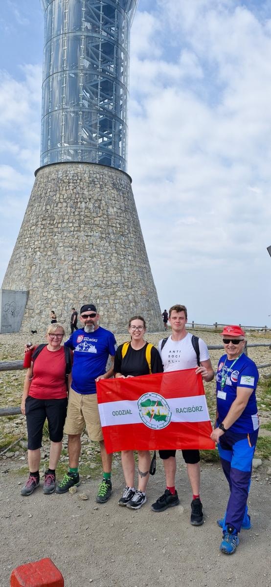 Zdjęcie w galerii na portalu naszraciborz.pl: Raciborzanie zdobyli Śnieżnik w ramach górskiej wyprawy PTTK wiadomości z regionu