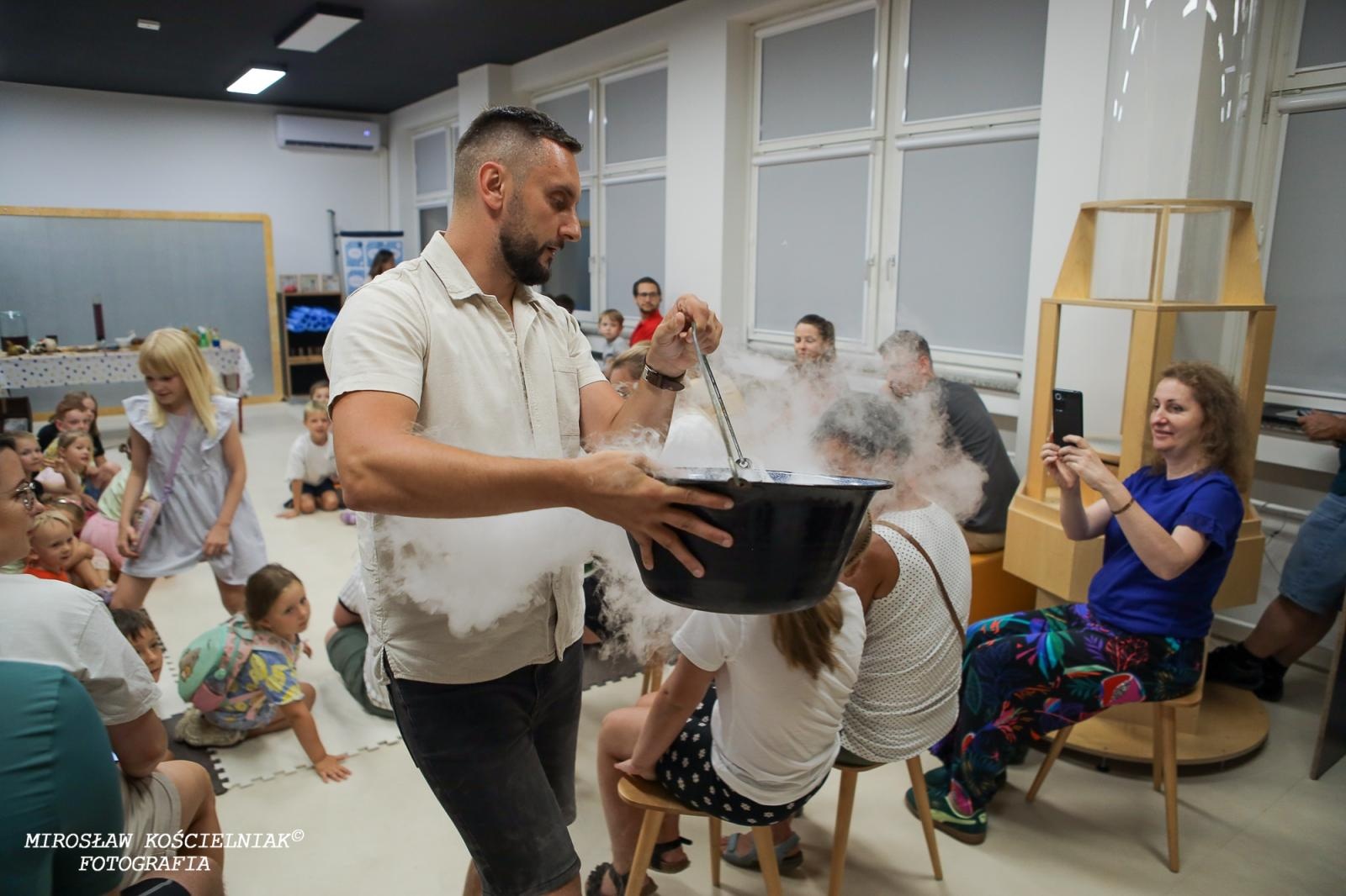 Zdjęcie w galerii na portalu naszraciborz.pl: Nocny Miszmasz w SOWA Racibórz przyciągnął pasjonatów nauki wiadomości z regionu