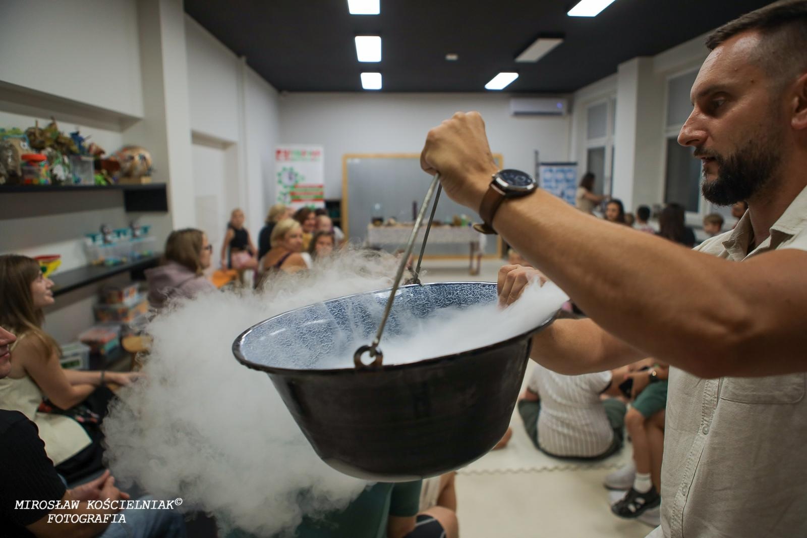 Zdjęcie w galerii na portalu naszraciborz.pl: Nocny Miszmasz w SOWA Racibórz przyciągnął pasjonatów nauki wiadomości z regionu