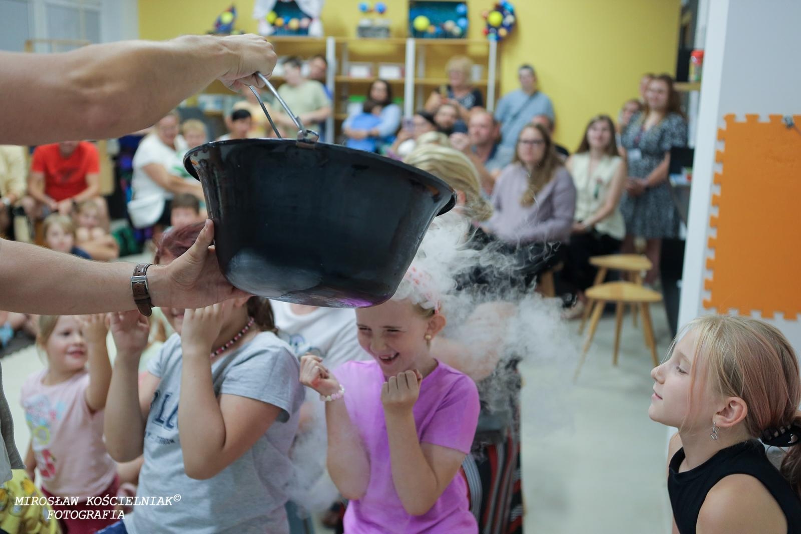 Zdjęcie w galerii na portalu naszraciborz.pl: Nocny Miszmasz w SOWA Racibórz przyciągnął pasjonatów nauki wiadomości z regionu