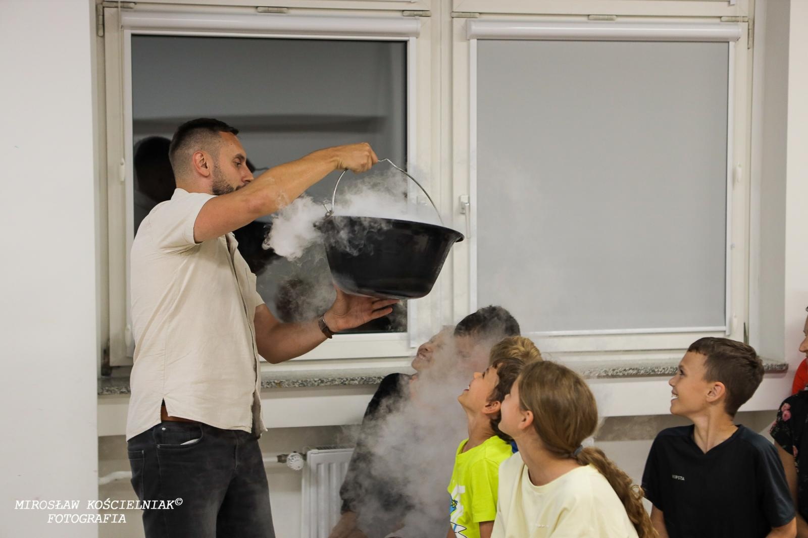 Zdjęcie w galerii na portalu naszraciborz.pl: Nocny Miszmasz w SOWA Racibórz przyciągnął pasjonatów nauki wiadomości z regionu