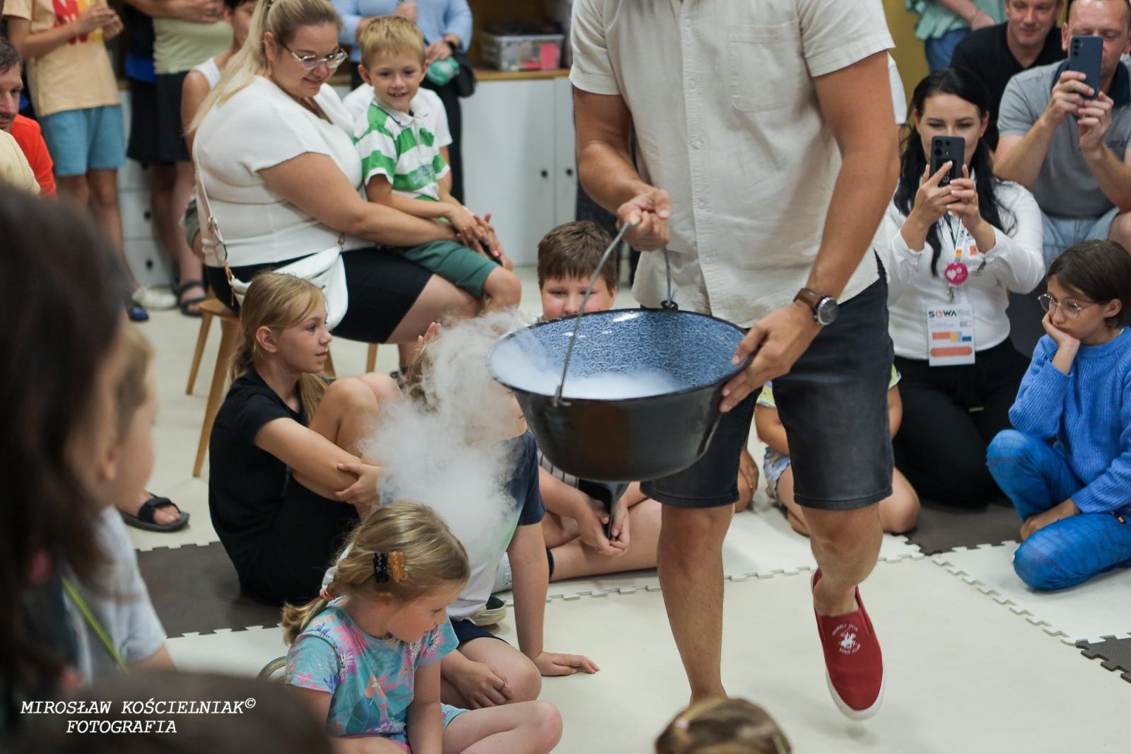Zdjęcie w galerii na portalu naszraciborz.pl: Nocny Miszmasz w SOWA Racibórz przyciągnął pasjonatów nauki wiadomości z regionu