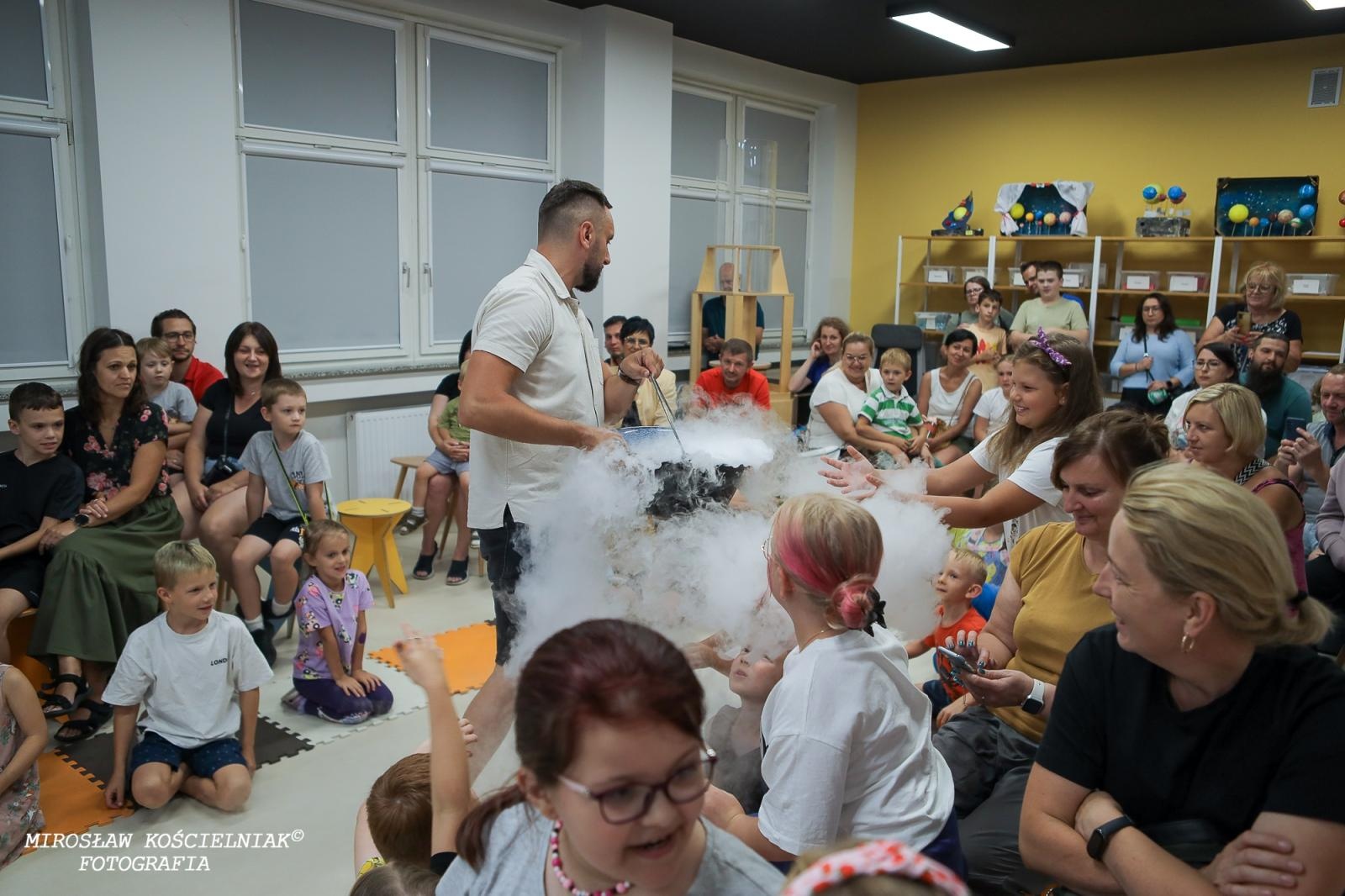 Zdjęcie w galerii na portalu naszraciborz.pl: Nocny Miszmasz w SOWA Racibórz przyciągnął pasjonatów nauki wiadomości z regionu