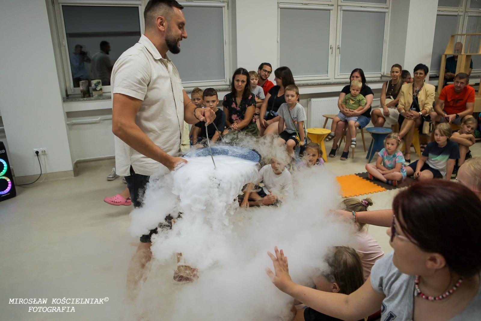 Zdjęcie w galerii na portalu naszraciborz.pl: Nocny Miszmasz w SOWA Racibórz przyciągnął pasjonatów nauki wiadomości z regionu