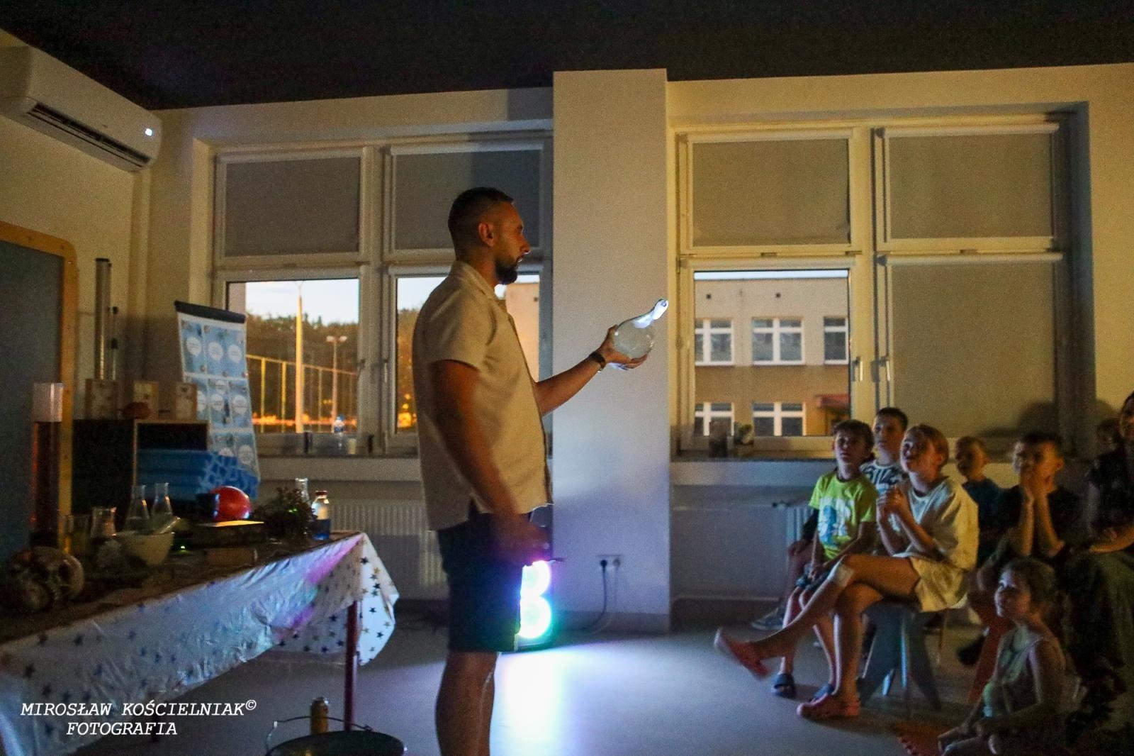 Zdjęcie w galerii na portalu naszraciborz.pl: Nocny Miszmasz w SOWA Racibórz przyciągnął pasjonatów nauki wiadomości z regionu