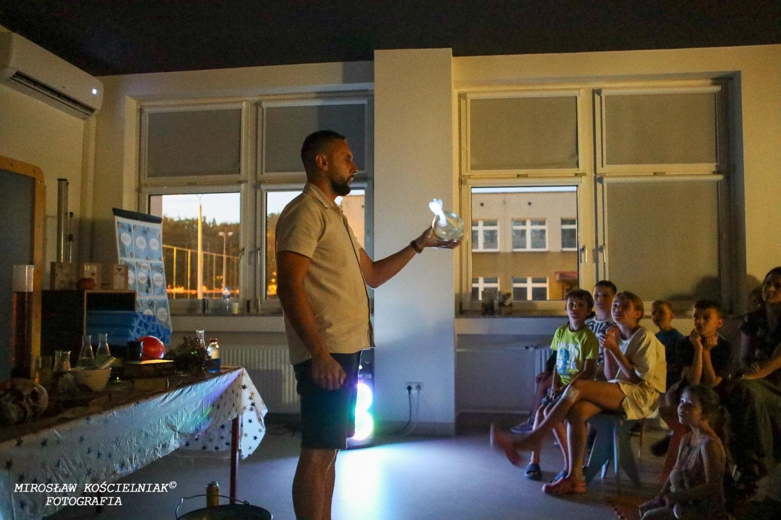 Zdjęcie w galerii na portalu naszraciborz.pl: Nocny Miszmasz w SOWA Racibórz przyciągnął pasjonatów nauki wiadomości z regionu