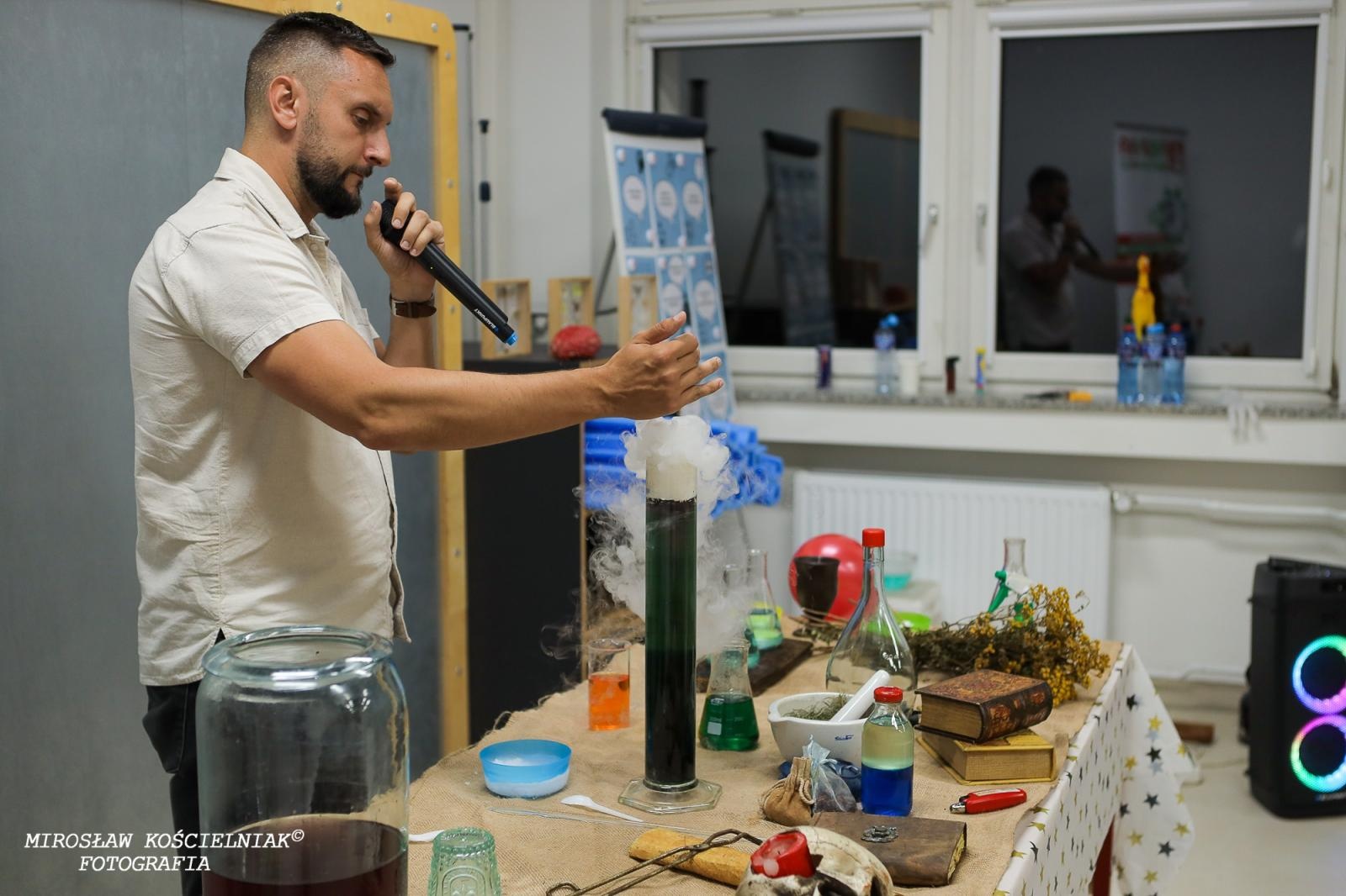 Zdjęcie w galerii na portalu naszraciborz.pl: Nocny Miszmasz w SOWA Racibórz przyciągnął pasjonatów nauki wiadomości z regionu