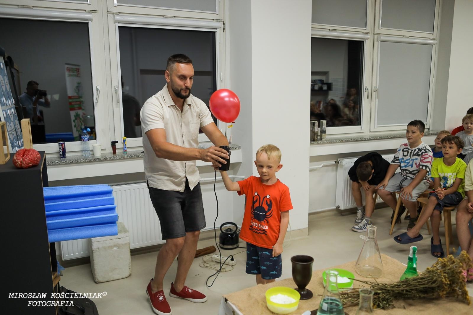 Zdjęcie w galerii na portalu naszraciborz.pl: Nocny Miszmasz w SOWA Racibórz przyciągnął pasjonatów nauki wiadomości z regionu