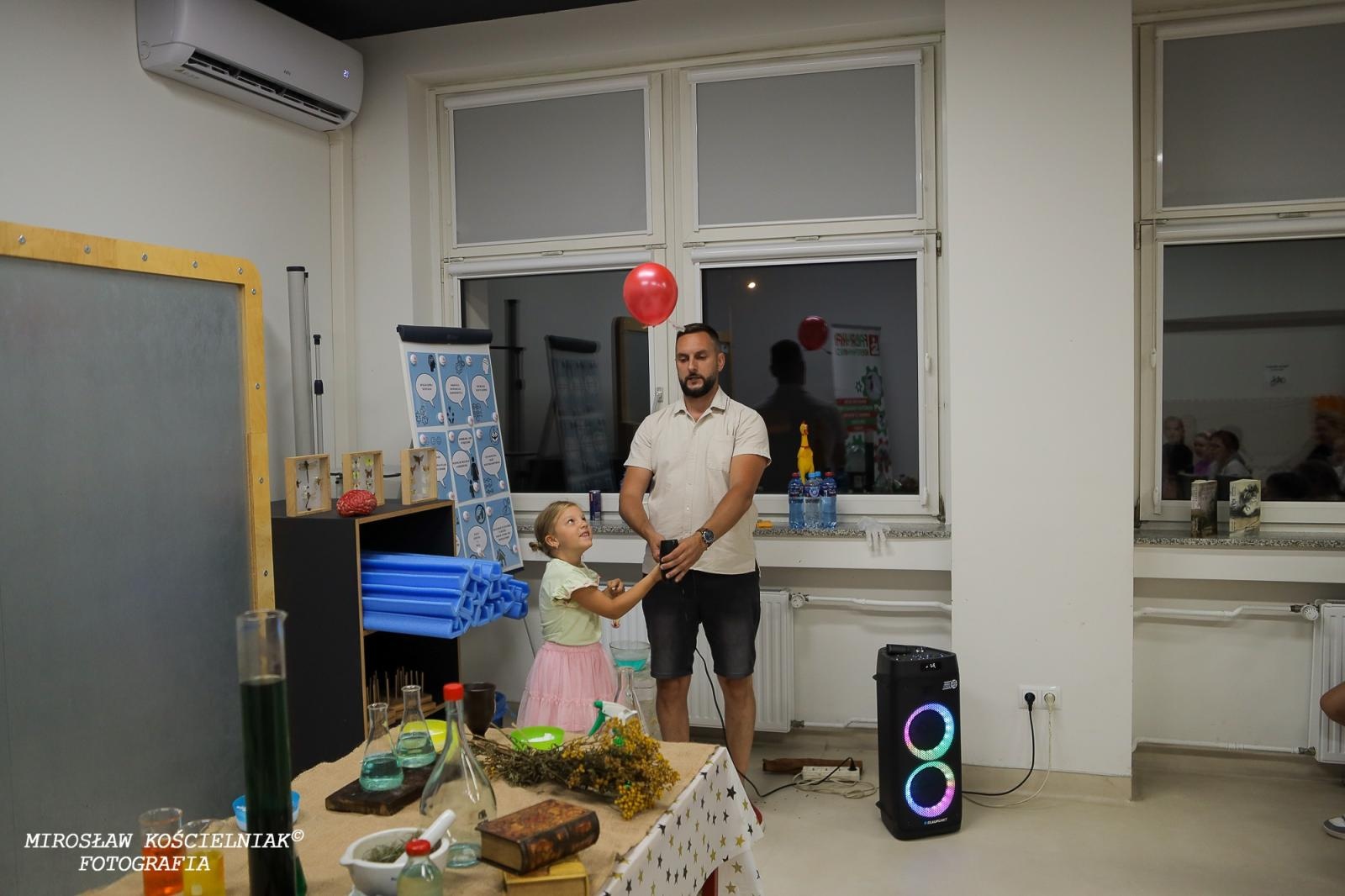 Zdjęcie w galerii na portalu naszraciborz.pl: Nocny Miszmasz w SOWA Racibórz przyciągnął pasjonatów nauki wiadomości z regionu