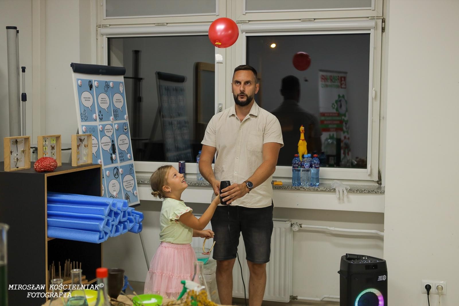 Zdjęcie w galerii na portalu naszraciborz.pl: Nocny Miszmasz w SOWA Racibórz przyciągnął pasjonatów nauki wiadomości z regionu