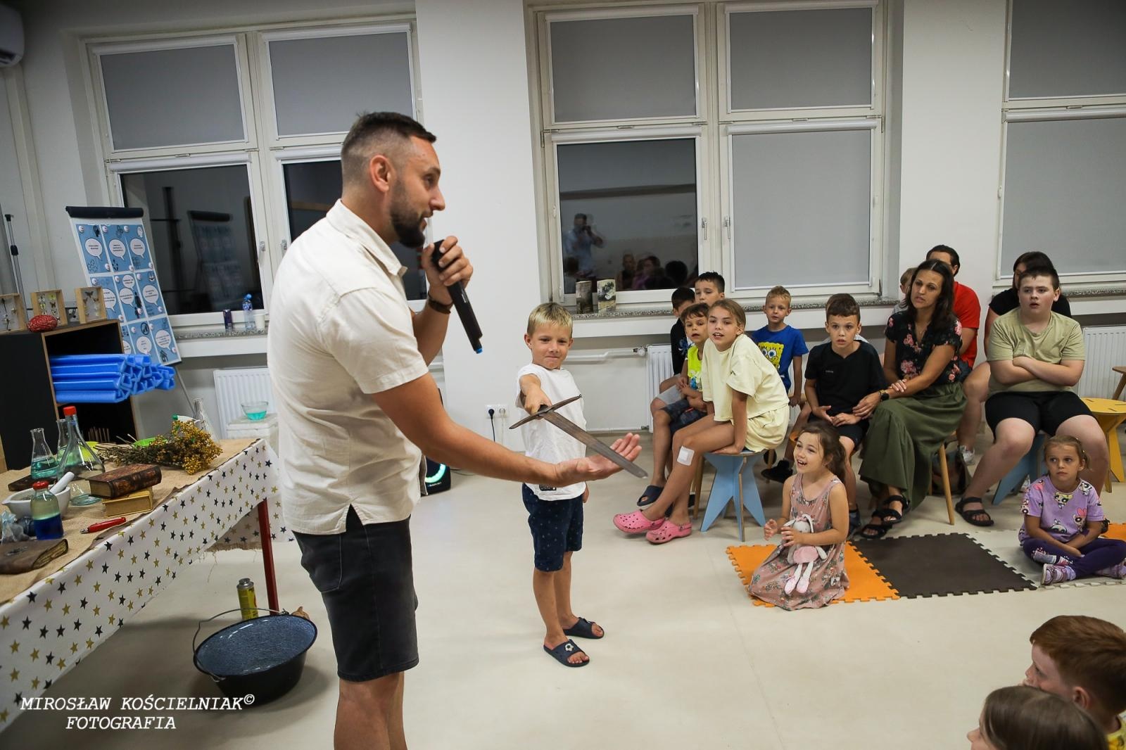 Zdjęcie w galerii na portalu naszraciborz.pl: Nocny Miszmasz w SOWA Racibórz przyciągnął pasjonatów nauki wiadomości z regionu