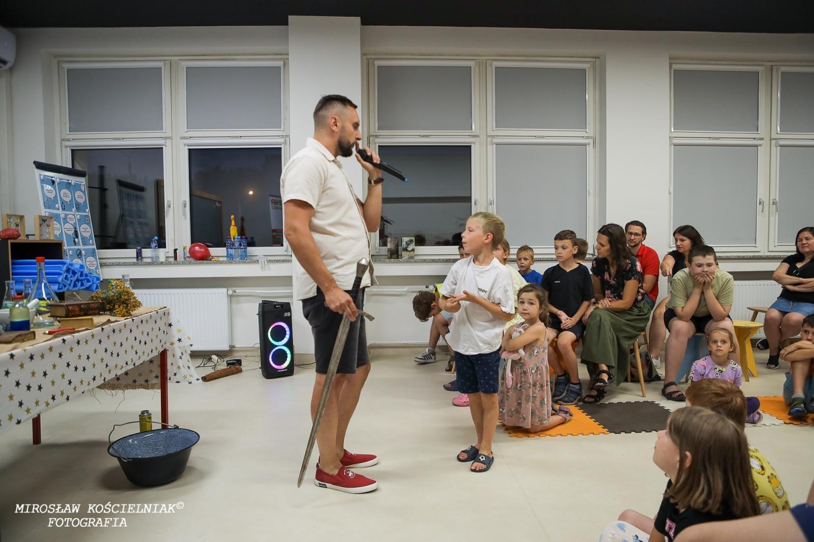 Zdjęcie w galerii na portalu naszraciborz.pl: Nocny Miszmasz w SOWA Racibórz przyciągnął pasjonatów nauki wiadomości z regionu