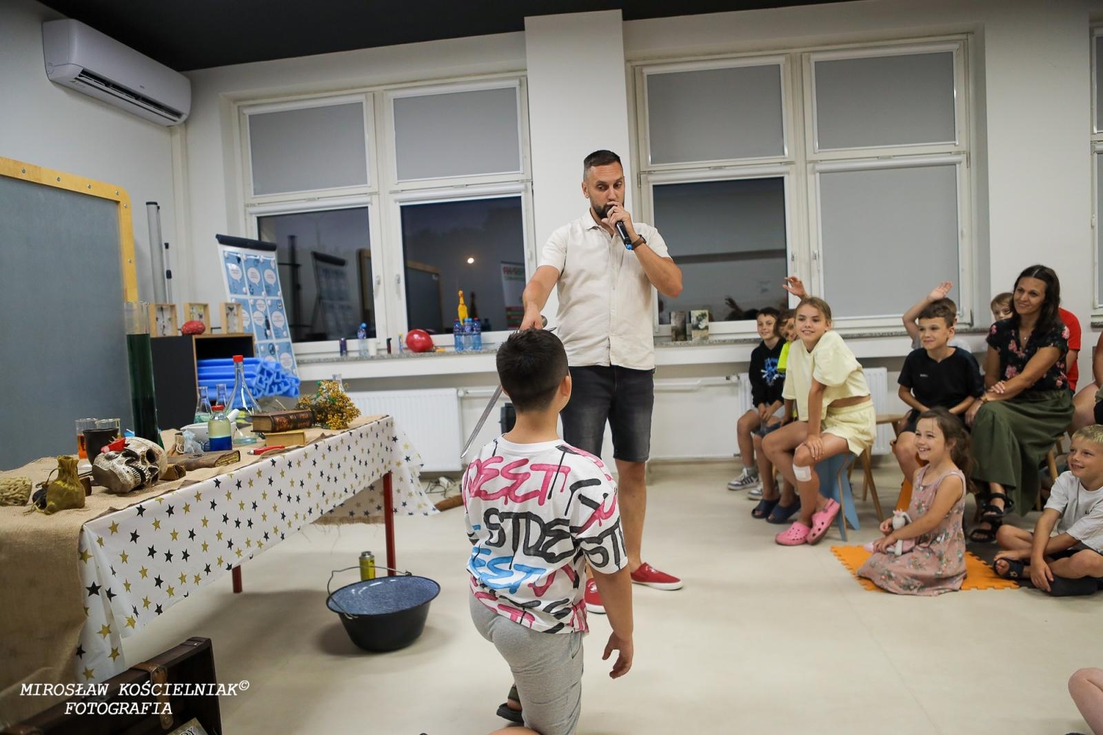 Zdjęcie w galerii na portalu naszraciborz.pl: Nocny Miszmasz w SOWA Racibórz przyciągnął pasjonatów nauki wiadomości z regionu