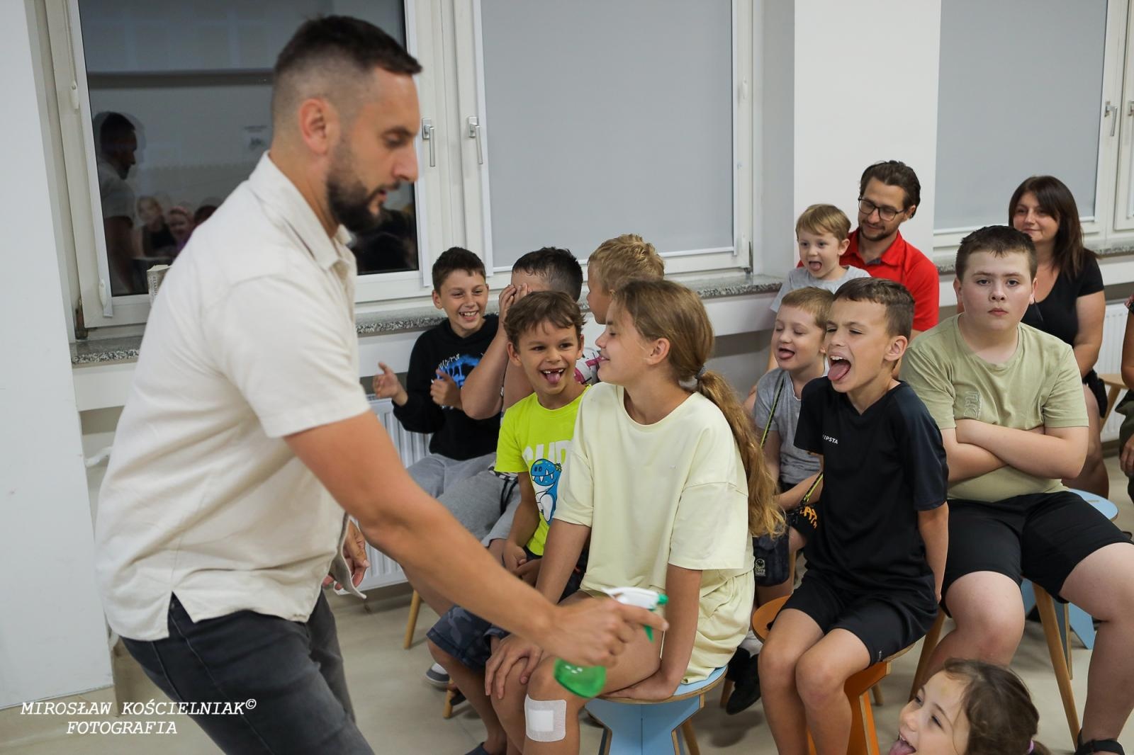 Zdjęcie w galerii na portalu naszraciborz.pl: Nocny Miszmasz w SOWA Racibórz przyciągnął pasjonatów nauki wiadomości z regionu
