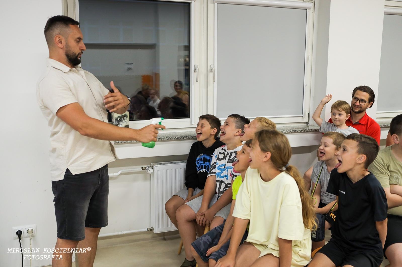 Zdjęcie w galerii na portalu naszraciborz.pl: Nocny Miszmasz w SOWA Racibórz przyciągnął pasjonatów nauki wiadomości z regionu