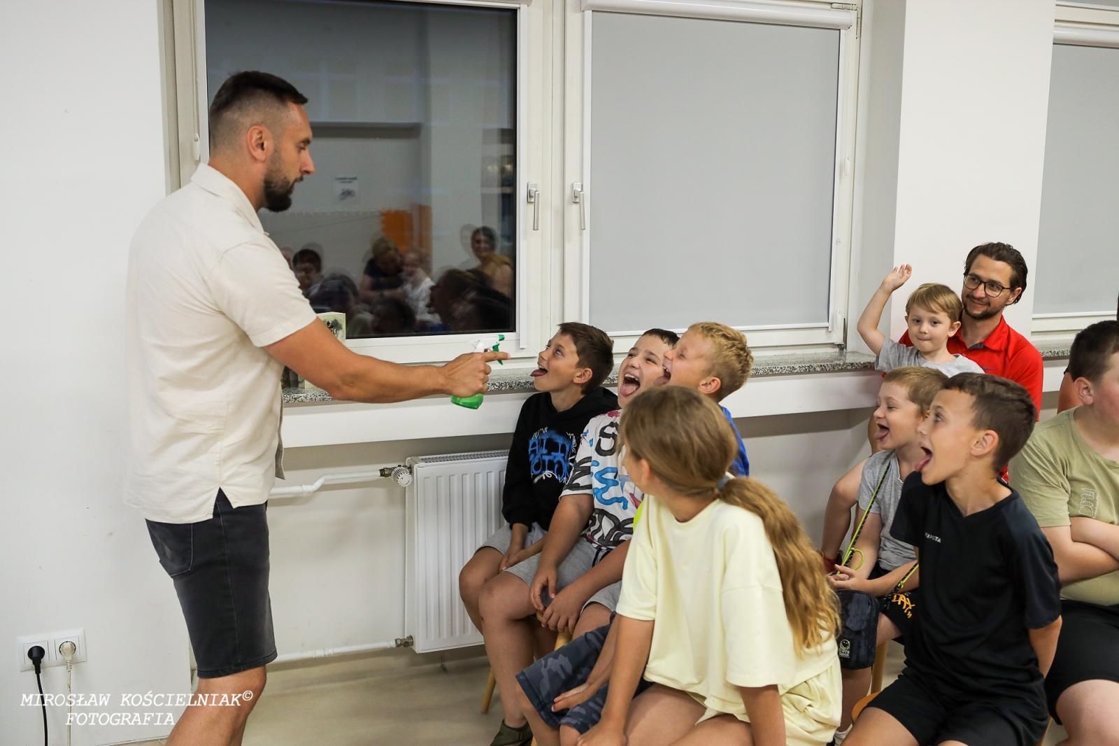 Zdjęcie w galerii na portalu naszraciborz.pl: Nocny Miszmasz w SOWA Racibórz przyciągnął pasjonatów nauki wiadomości z regionu