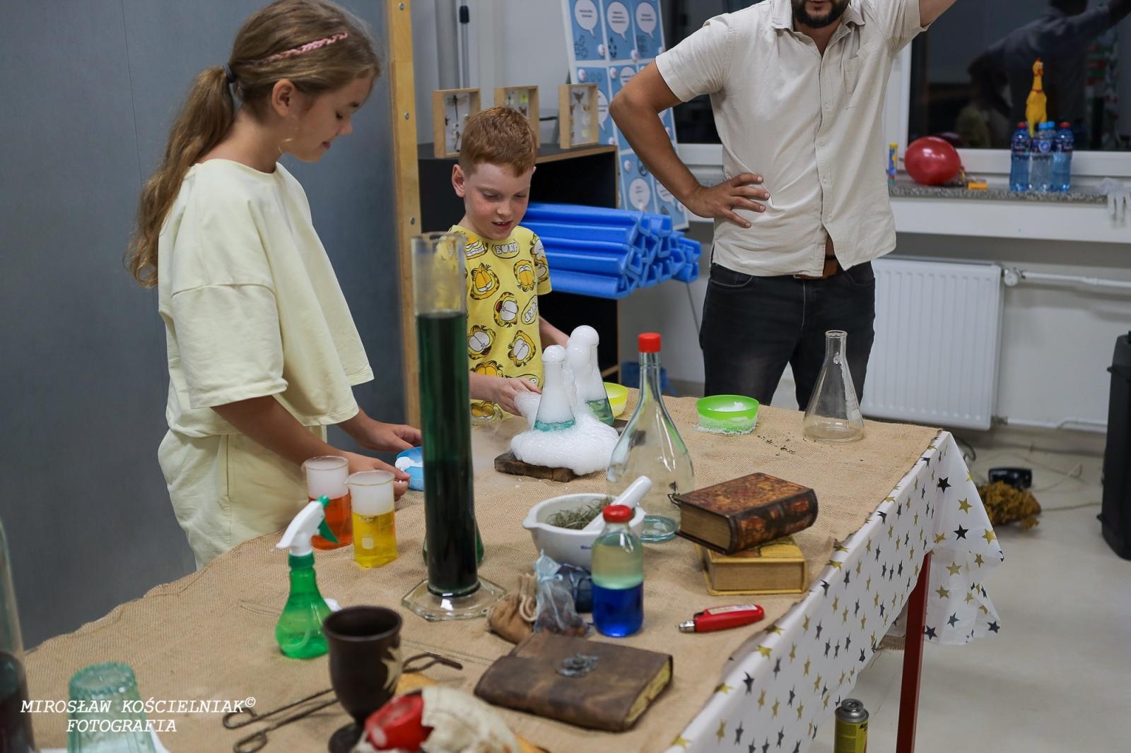 Zdjęcie w galerii na portalu naszraciborz.pl: Nocny Miszmasz w SOWA Racibórz przyciągnął pasjonatów nauki wiadomości z regionu