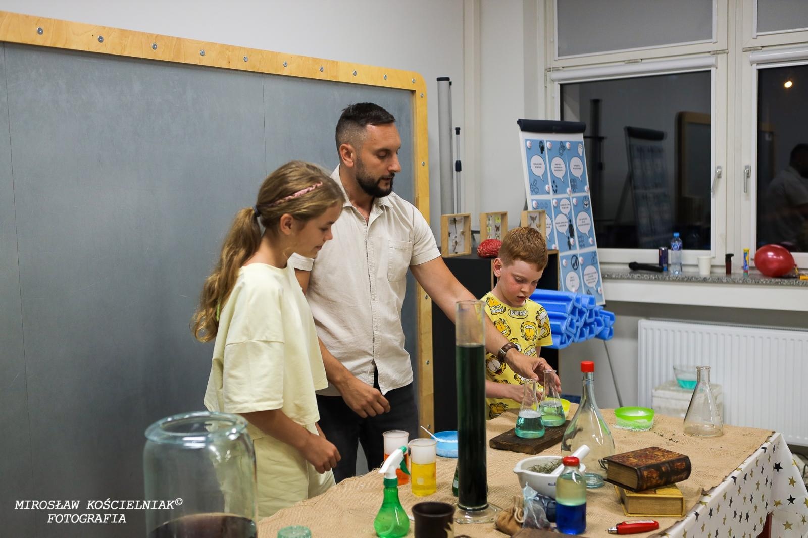 Zdjęcie w galerii na portalu naszraciborz.pl: Nocny Miszmasz w SOWA Racibórz przyciągnął pasjonatów nauki wiadomości z regionu