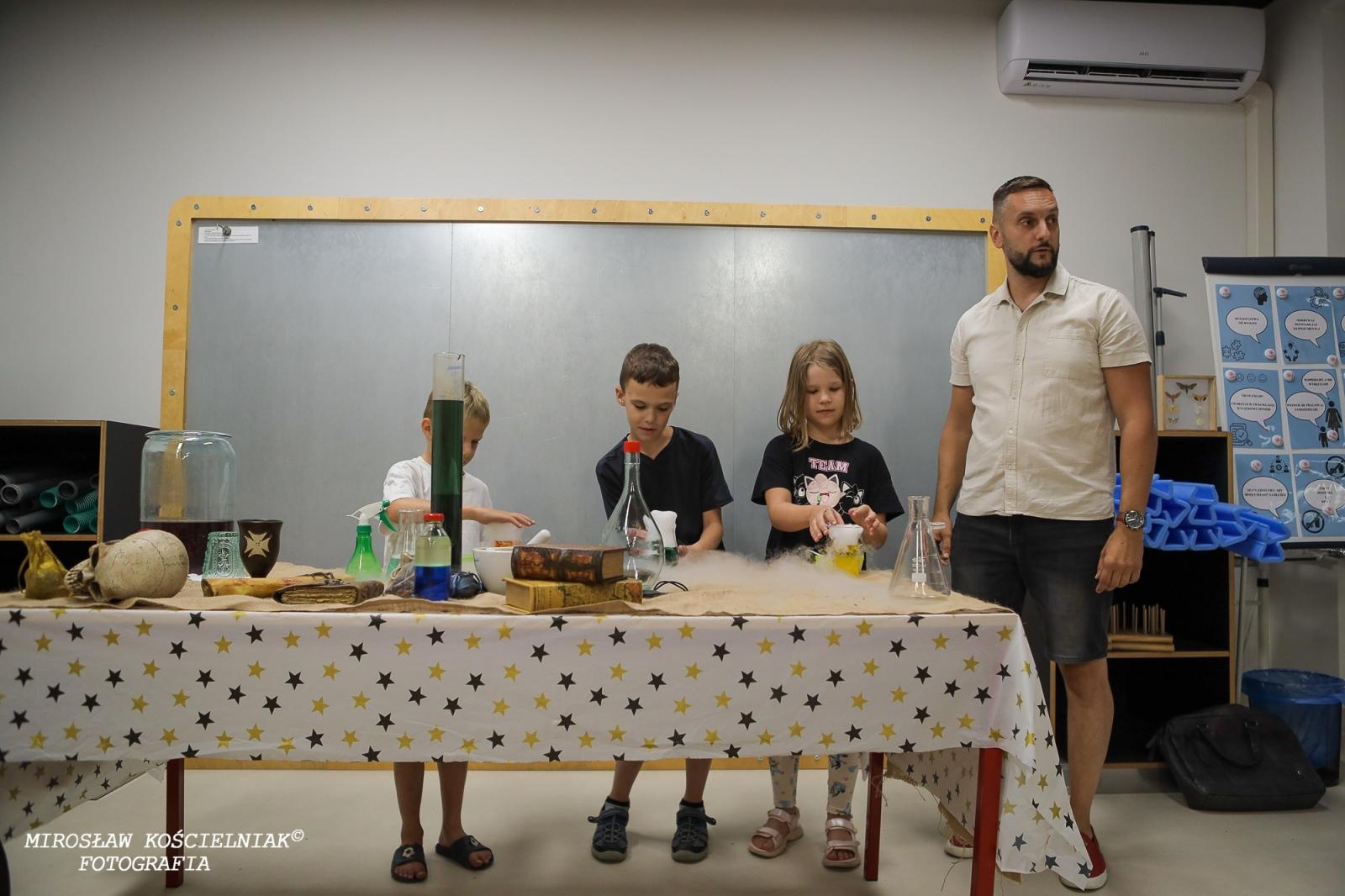 Zdjęcie w galerii na portalu naszraciborz.pl: Nocny Miszmasz w SOWA Racibórz przyciągnął pasjonatów nauki wiadomości z regionu