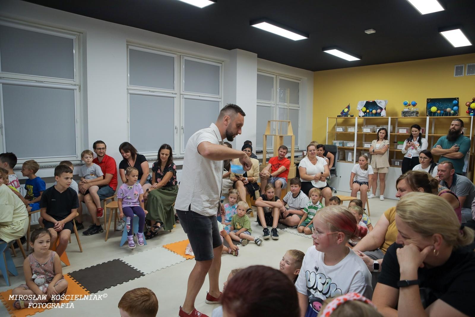 Zdjęcie w galerii na portalu naszraciborz.pl: Nocny Miszmasz w SOWA Racibórz przyciągnął pasjonatów nauki wiadomości z regionu