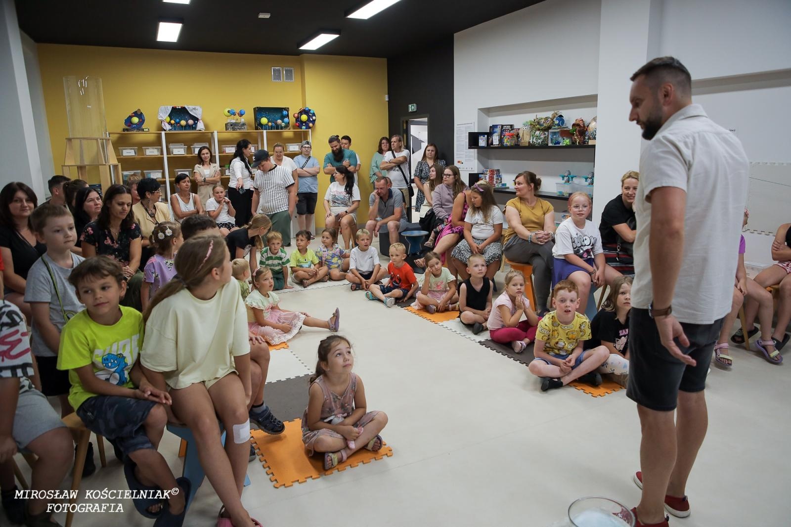 Zdjęcie w galerii na portalu naszraciborz.pl: Nocny Miszmasz w SOWA Racibórz przyciągnął pasjonatów nauki wiadomości z regionu
