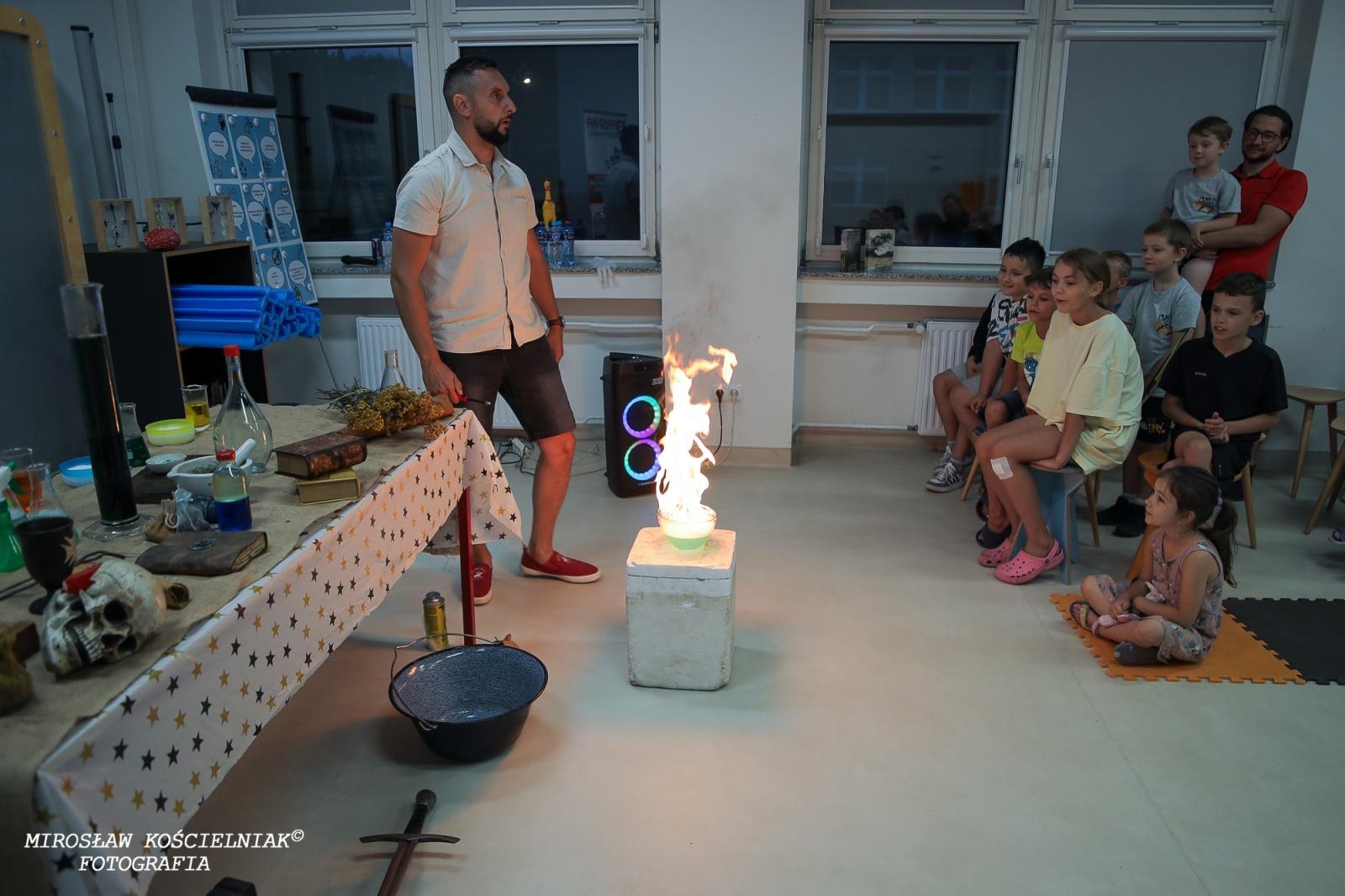 Zdjęcie w galerii na portalu naszraciborz.pl: Nocny Miszmasz w SOWA Racibórz przyciągnął pasjonatów nauki wiadomości z regionu