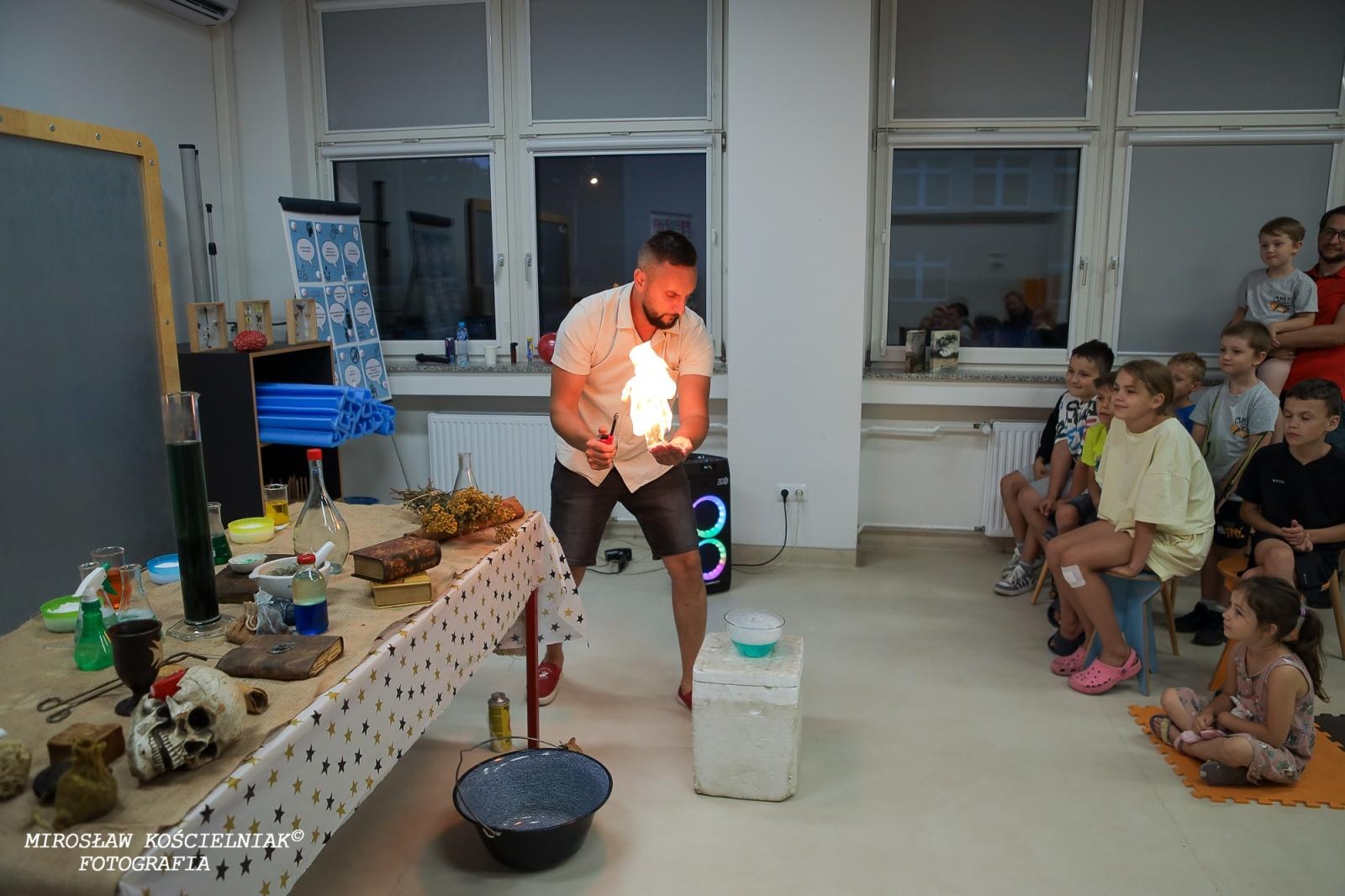 Zdjęcie w galerii na portalu naszraciborz.pl: Nocny Miszmasz w SOWA Racibórz przyciągnął pasjonatów nauki wiadomości z regionu