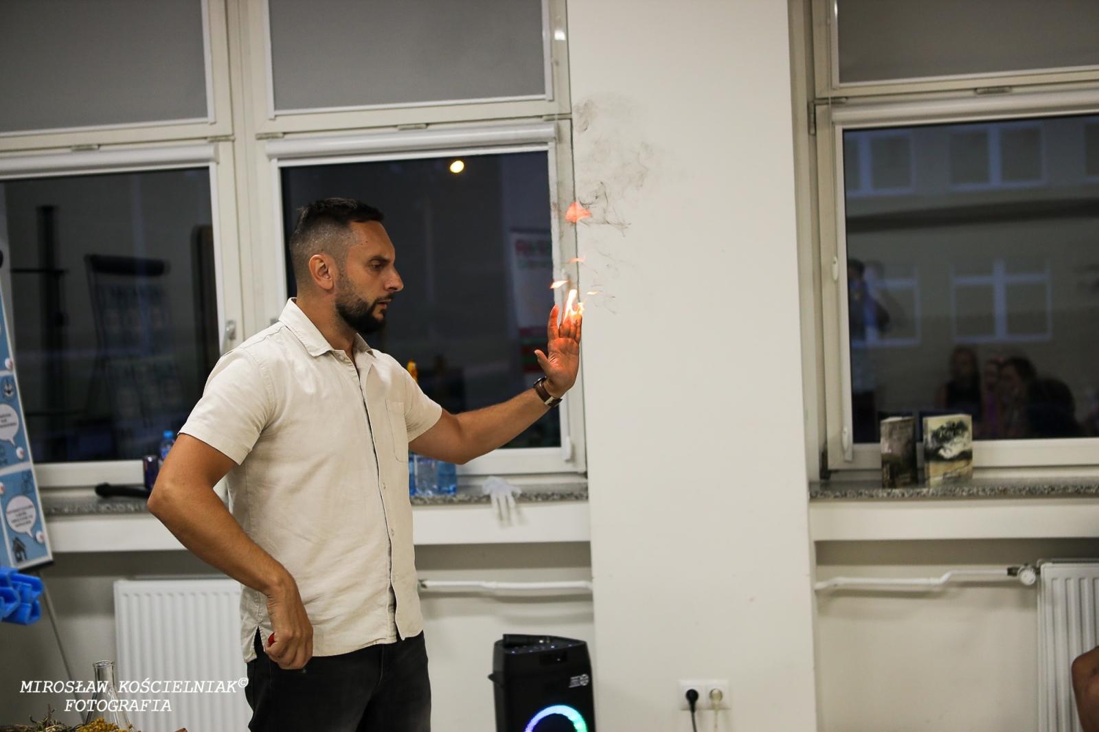 Zdjęcie w galerii na portalu naszraciborz.pl: Nocny Miszmasz w SOWA Racibórz przyciągnął pasjonatów nauki wiadomości z regionu