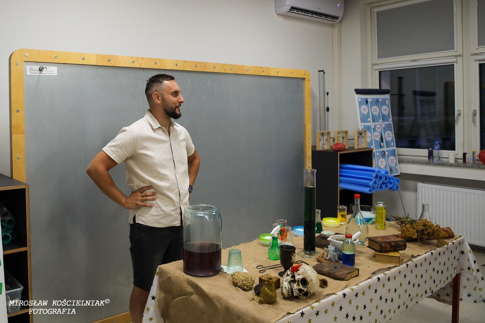 Zdjęcie w galerii na portalu naszraciborz.pl: Nocny Miszmasz w SOWA Racibórz przyciągnął pasjonatów nauki wiadomości z regionu